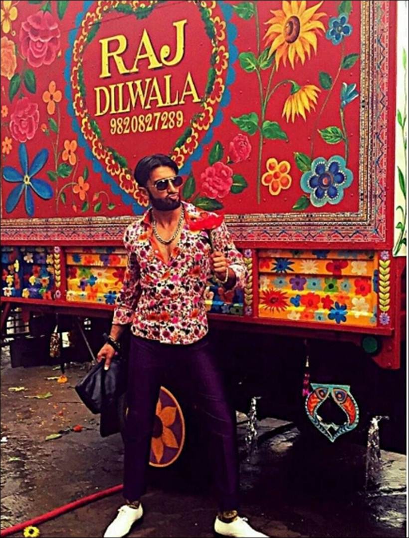 रणवीर सिंग सध्या 'बेफिक्रे' या त्याच्या आगामी चित्रपटाच्या पोस्टर्समुळे चर्चेत आहे. वाणी कपूर आणि रणवीरची ऑनस्क्रिन केमिस्ट्री पाहण्यासाठी सिनेरसिकांमध्ये कमालीची उस्तुकता आहे. (छाया सौजन्य- Ranveer Singh Instagram/Varinder Chawla)