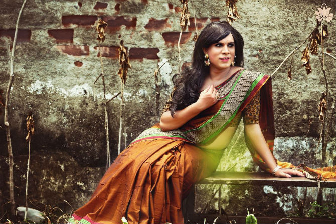 Indian Fashion: साडीच्या कलेक्शनसाठी तिचे ‘ट्रान्सजेन्डर’ मॉडेल्ससह फोटोशूट