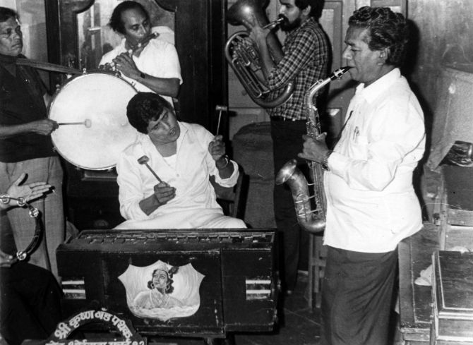 ‘सोंगाड्या’ (१९७१), ‘आंधळा मारतो डोळा’ (१९७३), ‘पांडू हवालदार’ (१९७५), ‘राम राम गंगाराम’ (१९७७), ‘बोट लावीन तिथे गुदगुल्या’ (१९७८) हे त्यांचे विशेष गाजलेले चित्रपट होते.
