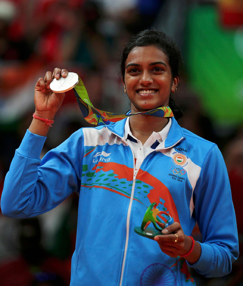 भारताची युवा महिला बॅडमिंटनपटू पी.व्ही.सिंधू हिने रिओ ऑलिम्पिकमध्ये रौप्य पदकाची कमाई केल्यानंतर तिच्यावर सर्व स्तरातून कौतुकाचा वर्षाव होत आहे