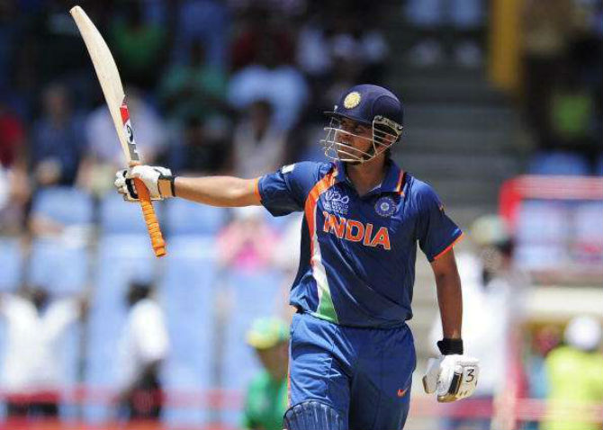 सुरेश रैना हा ट्वेन्टी-२० प्रकारात शतक ठोकणारा पहिला भारतीय खेळाडू आहे. २०१० साली आयसीसी वर्ल्ड टी-२० स्पर्धेत रैनाने द.आफ्रिकेविरुद्ध १०१ धावांची शतकी खेळी केली होती.