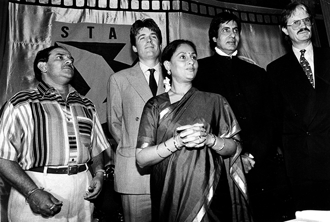 अमिताभ बच्चन यांनी त्यांच्या चार दशकांपेक्षा जास्तीच्या चित्रपट कारकीर्दीमध्ये १८० भारतीय चित्रपटांमध्ये काम केले आहे. (छाया सौजन्य- एक्प्रेस आर्काइव्ज)