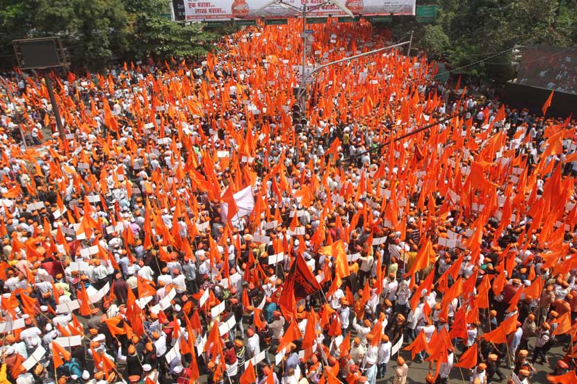 एरवी पादचारी आणि वाहनचालकांच्या नाकीनऊ आणणारे फेरीवाले आणि वाहतूक कोंडी यापासून ठाणेकरांना रविवारी एका दिवसापुरती मुक्ती मिळाली. मराठा मोर्चासाठी ठाणे पोलिसांनी वाहतुकीचे काटेकोर नियोजन केल्याने महामार्गासह शहरात कोठेही कोंडी झाली नाही. (छाया - दीपक जोशी)