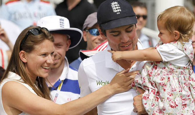 इंग्लंडच्या टेस्ट क्रिकेट संघाचा कर्णधार अॅलिस्टर कूक आणि त्याची पत्नी अॅलिसन.