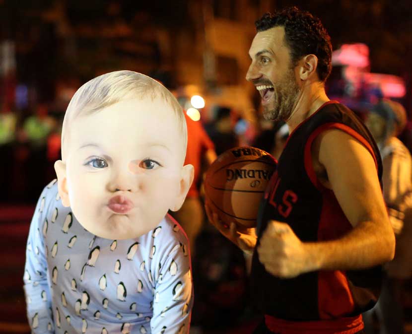 दर वर्षी ३१ ऑक्टोबरला अमेरिकेत हॅलोविन उत्सव साजरा केला जातो. दैवी किंवा पाशवी अशा कुठल्याच अतींद्रिय शक्तीचे अस्तित्व न मानणारे लोकसुध्दा या भुताटकीच्या सोहळ्यात मोठ्या हौसेने भाग घेतात. येशू ख्रिस्ताच्याही जन्माआधीपासून युरोपातल्या कांही आदिवासी जमाती अशा प्रकारचा दिवस साजरा करत असत. वर्षातून एक दिवस सर्व मृतात्मे त्यांना वाटल्यास जीवंत माणसांच्या जगात येऊन वावरतात अशी त्यांची समजूत होती. त्या आत्म्यांनी आपल्याला त्रास देऊ नये म्हणून किंवा त्यांना बरे वाटावे म्हणून जीवंत लोकसुध्दा त्या रात्री भुताखेतासारखा वेष धारण करून फिरत असत. त्यामुळे भूत कोणते आणि माणूस कोणता यातला फरक न समजल्यामुळे सुरक्षितता मिळावी अशी त्यांची धारणा होती. युरोपमध्ये सुरू झालेली ही प्रथा तिकडे लोप पावत चालली असताना अमेरिकेत मात्र त्याचा जास्तच प्रसार झाल्याचे दिसते.