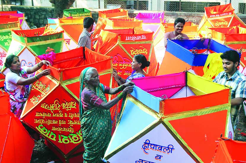 आकाशकंदीलांतून आकांक्षांना उजाळा