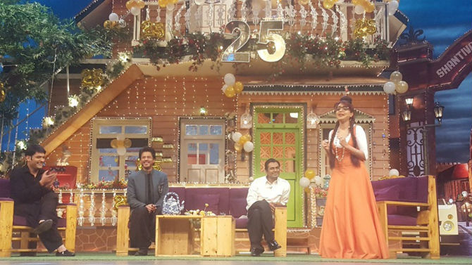 कपिल शर्माच्या कार्यक्रमामध्ये सहभागी होण्याची शाहरुखची ही तिसरी वेळ आहे. यापूर्वी आलिया भट्टसोबत 'डिअर जिंदगी' चित्रपटाच्या प्रसिद्धीसाठी शाहरुखने या मंचावर हजेरी लावली होती.
