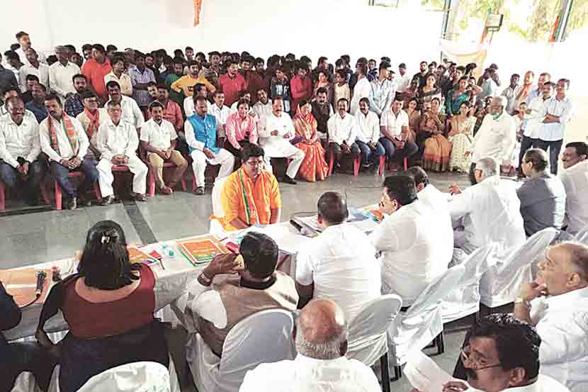 इच्छुक उमेदवारांच्या मुलाखती ‘फार्स’ तर नाहीत ना, अशी शंका अनेकांच्या मनात आहे.