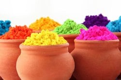 Holi 2017 : घरच्याघरी नैसर्गिक रंग कसे बनवाल!