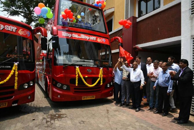 'हॉप ऑन हॉप ऑफ'मध्ये सुरुवातीला चार बसचा समावेश करण्यात आला असून, पुढील वर्षात आणखी सहा बसची भर पडणार आहे.