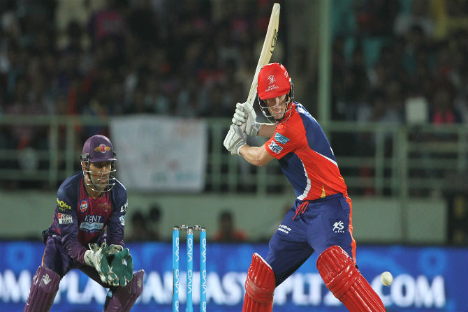 दिल्ली डेअरडेव्हिल्सकडून ख्रिस मॉरिसने १७ चेंडूत हॉफ सेंच्युरी ठोकली.