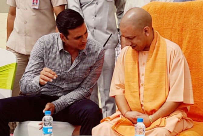 akshay kumar , yogi adityanath