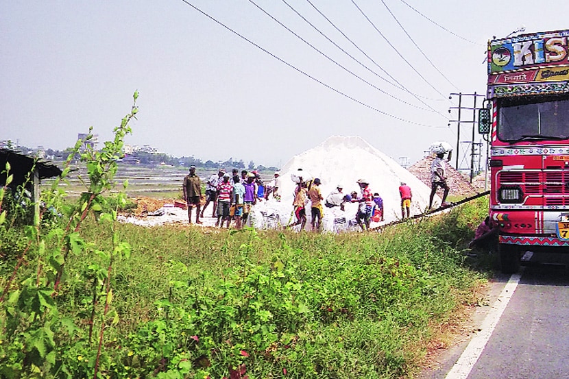 पाऊस गेला, मीठागरे खुली