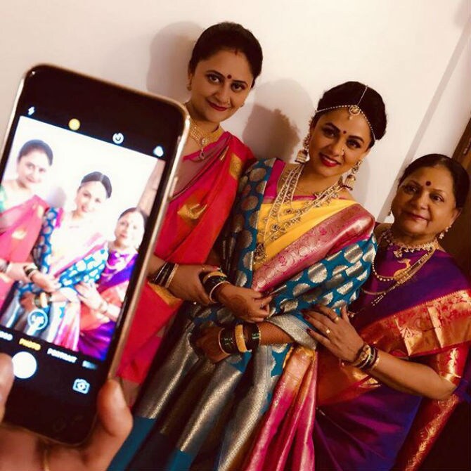 गोव्यात झालेल्या प्रार्थना – अभिषेकच्या डेस्टिनेशन वेडिंगची बरीच चर्चा मनोरंजन विश्वात रंगली. अनेक कलाकार मंडळींनी या लग्नात कल्ला केल्याचे पाहायला मिळाले.