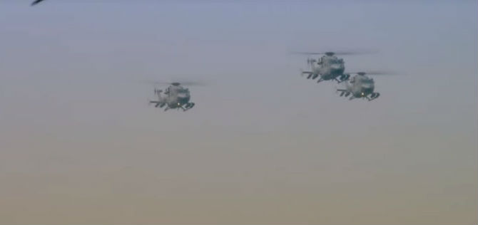 हवाई दलातर्फे करण्यात आलेल्या संचलनात २१ लढाऊ विमाने, १२ हेलिकॉप्टर आणि ५ ट्रान्सपोर्टर सहभागी झाले. (छाया सौजन्य- दूरदर्शन)