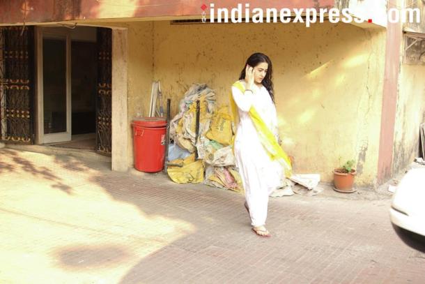 सैफ अली खानची मुलगी सारा यावर्षी 'केदारनाथ' सिनेमातून बॉलिवूडमध्ये पदार्पण करत आहे. या सिनेमात तिच्यासोबत सुशांत सिंग राजपूतही असणार आहे. (छाया सौजन्य- वरिंदर चावला)
