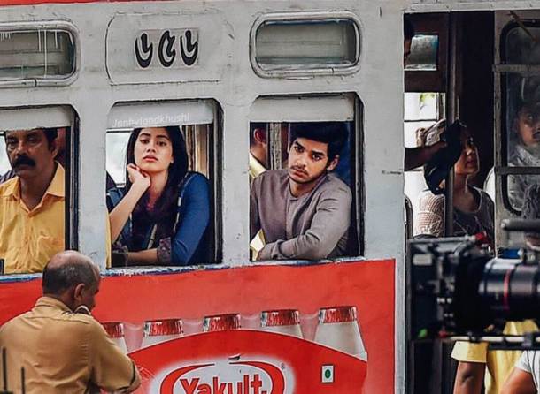 'धडक' हा नागराज मंजुळेंचा सुपरहिट मराठी चित्रपट 'सैराट'चा रिमेक आहे. चित्रपटाच्या पहिल्या सत्राचं शूटिंग मुंबईमध्ये पार पडलं. त्यानंतर आता दुसऱ्या सत्राचं शूटिंग कोलकातामध्ये सुरू आहे.