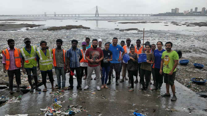 (छाया सौजन्य- Mahim Beach Clean Up)