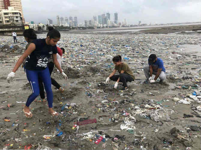 (छाया सौजन्य- Mahim Beach Clean Up)