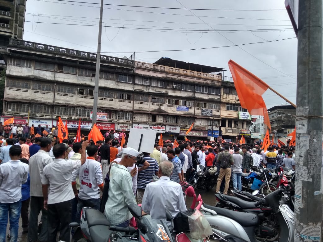 कल्याणच्या शिवाजी चौकातही मराठा क्रांती मोर्चा पाहता दुकानं बंद ठेवण्यात आली.