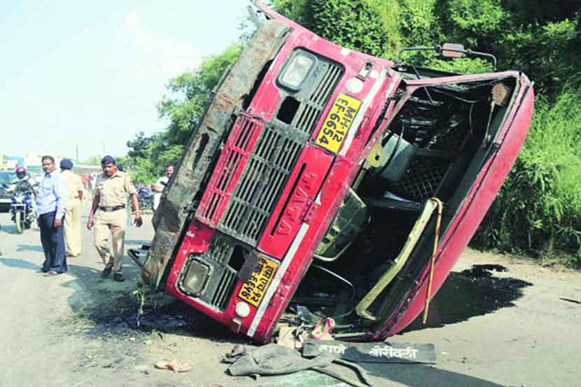 सरकारी अहवाल: एक समृद्ध कागदी पसारा!