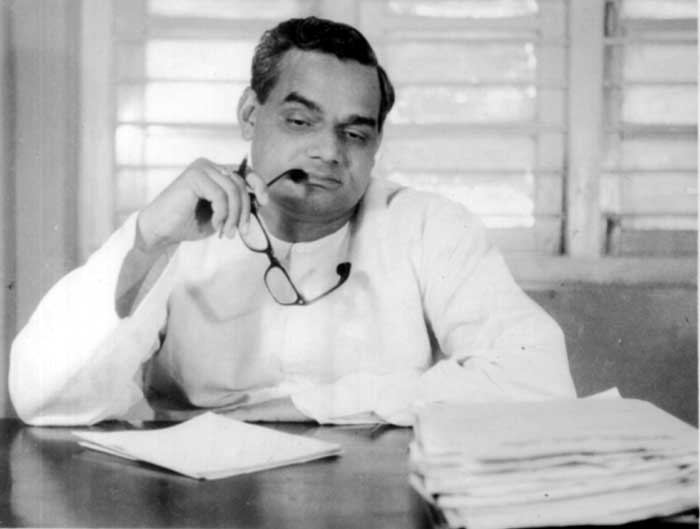 अटल बिहारी वाजपेयी यांचा जन्म २५ डिसेंबर १९२४ ला झाला. अटल बिहारी वाजपेयी भारतीय जनता पार्टीचे संस्थापक सदस्य असून ते भाजपाचे सर्वात ज्येष्ठ नेते आहेत.