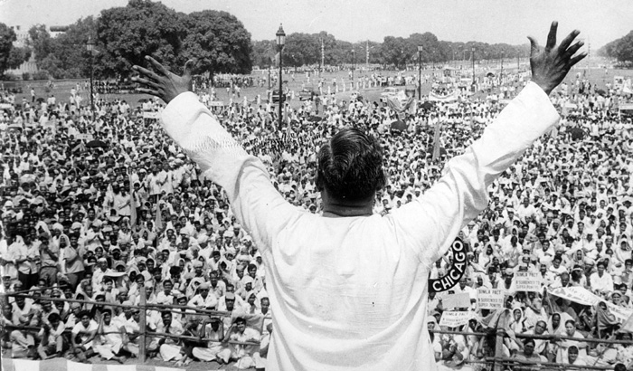 अत्यंत कसोटीच्या अशा कारगिलच्या युद्धाच्यावेळीही वाजपेयीच पंतप्रधान होते. अत्यंत कसोटीच्या या युद्धामध्ये भारतानं पाकिस्तानला अत्यंत प्रतिकूस परिस्थितीत धूळ चारली आणि तेव्हापासून गेल्या 19 वर्षांमध्ये पाकिस्तानने भारताविरोधात तशा प्रकारची लढाई करण्याची हिंमत दाखवलेली नाही.