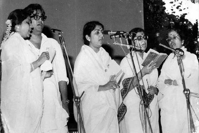 लता दीदींनी अखंड परिश्रमाने स्वतःच्या कुटुंबाचे नंदनवन केले. आज त्यांच्या याच कष्टाचे फळ म्हणजे संगीत क्षेत्रात सर्वात पहिला मान मिळातो तो मंगेशकर भावंडांना. संगीत कलेतील महान कुटुंब म्हणून त्यांची जी ख्याती आहे त्या मागे ५० वर्षांहून अधिक काळाचा प्रदिर्घ कष्टमय इतिहास आहे. आणि त्याच इतिहासाचे चालते बोलते प्रतिक आहेत, 'गानकोकिळा' लता मंगेशकर.