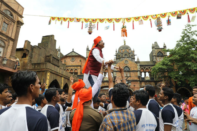 गोपाळकाला, गणपती अशा एका मागून एक येत असलेल्या विविध सणवारांदरम्यानचा लोकांमधला उत्साह काही औरच असतो.