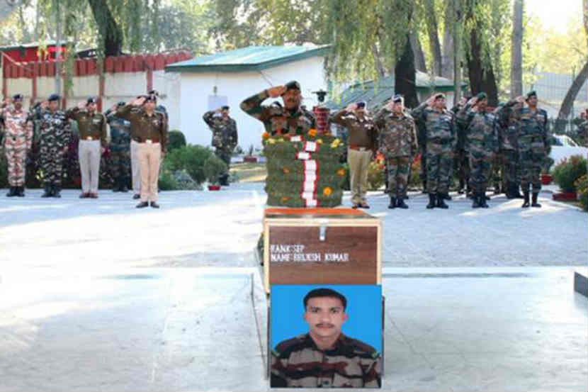 काश्मीरमध्ये दगडफेकीत जखमी झालेला जवान शहीद