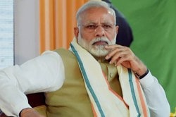 PMOIndia हे पंतप्रधानांचे ट्विटर हँडल की भाजपाचे?, नेटकरी भडकले