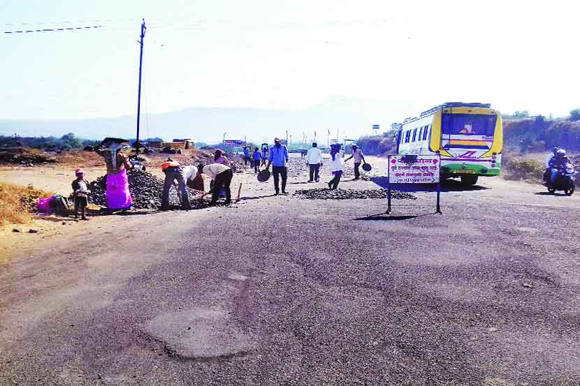 घोटी-सिन्नर महामार्ग दुरूस्तीचे सुरू करण्यात आलेले काम  (छाया- जाकीर शेख)