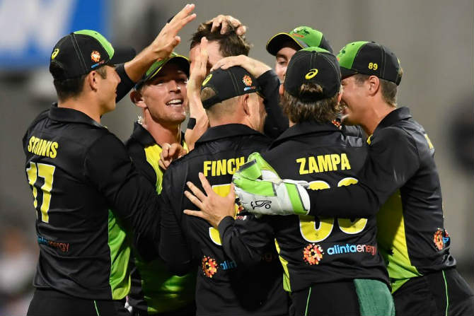 IND vs AUS 1st T20 Live : ऑस्ट्रेलिया दौऱ्याची सुरुवात पराभवाने; धवन-कार्तिकची झुंज अपयशी