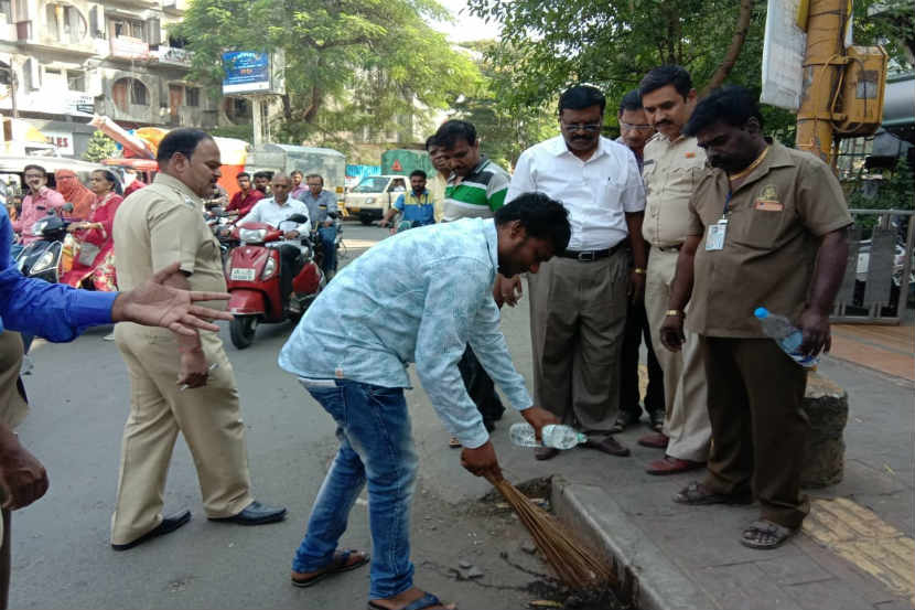 पुणे महापालिकेने २४ थुंकी सम्राटांकडून रस्ता करुन घेतला साफ