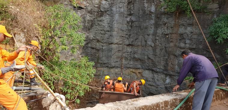 बेकायदेशीर कोळसा खाणीत 13 कामगार अडकले, बुडून दगावल्याची भीती