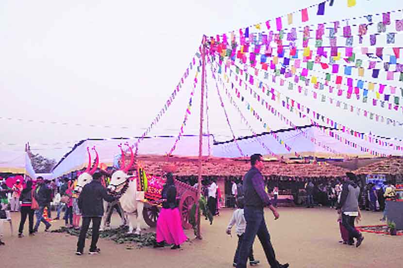 पुणेकरांना खाद्यभ्रमंती, खरेदी आणि लोककलांचा अनुभव देणारी भीमथडी जत्रा २६ डिसेंबपर्यंत कृषी महाविद्यालयाच्या मैदानावर सुरू राहणार आहे.