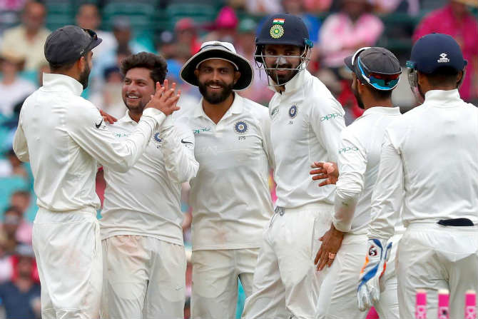 IND vs AUS : कुलदीपचा कांगारूंना ‘पंच’; ६४ वर्षानंतर केली ‘या’ विक्रमाशी बरोबरी