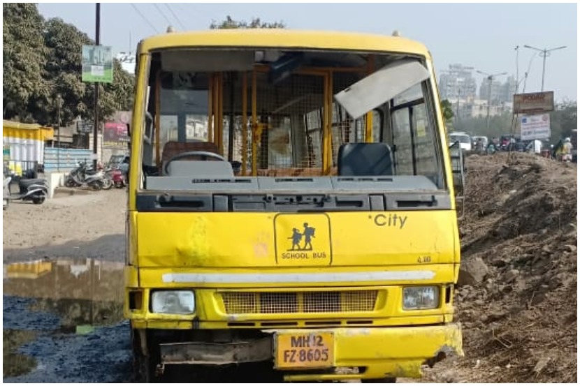 ब्रेक निकामी झाल्याने कात्रज येथे पोद्दार इंटरनॅशनल स्कूलची बस उलटली.