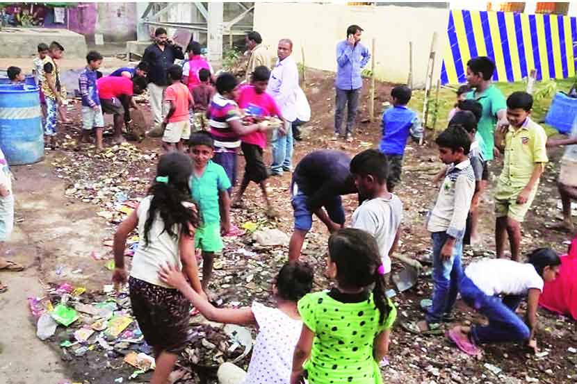 धारावीकरांच्या सुरक्षेसाठी उभारलेल्या चौकीजवळ एक छोटेखानी बगीचा साकारला.