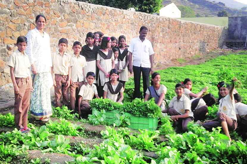 कुपोषणावर मात करणारी शालेय परसबाग पाण्याअभावी अडचणीत