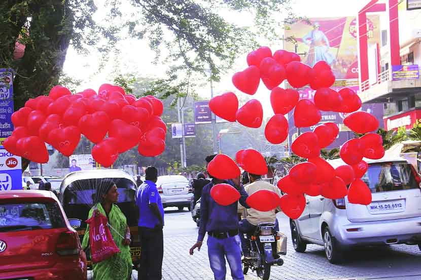 Valentine’s Day 2019 : ‘प्रेम’दिनास बंदोबस्ताचा ‘खाकी’ रंग