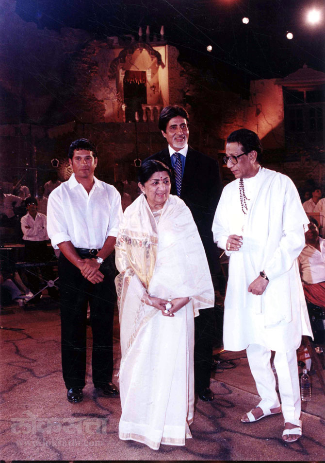 महानायक अमिताभ बच्चन, हिंदूहृद्यसम्राट बाळासाहेब ठाकरे आणि ख्यातनाम गायिका लता मंगेशकर यांच्या सोबत क्रिकेटवीर सचिन