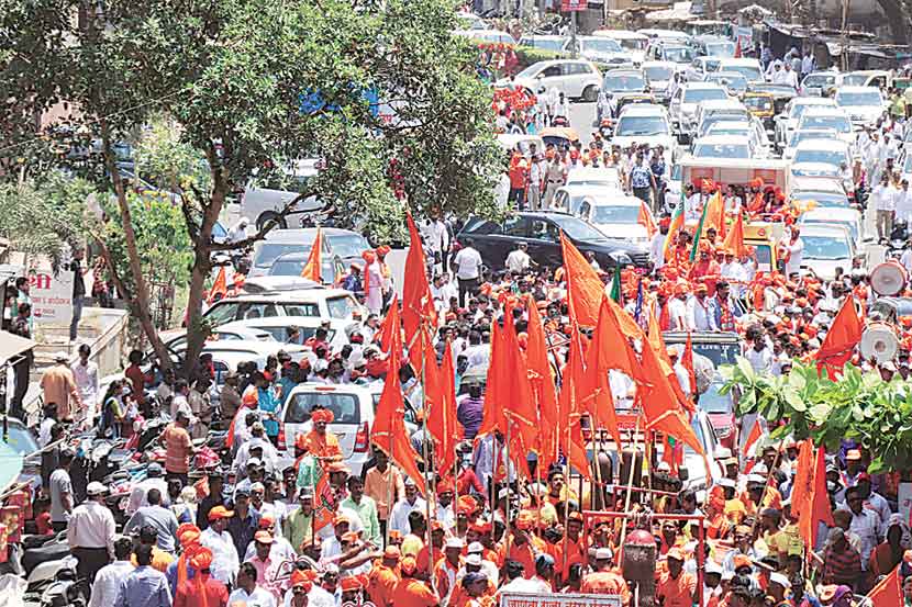 वाहनचालकांसह वादकांनाही चांगली मागणी