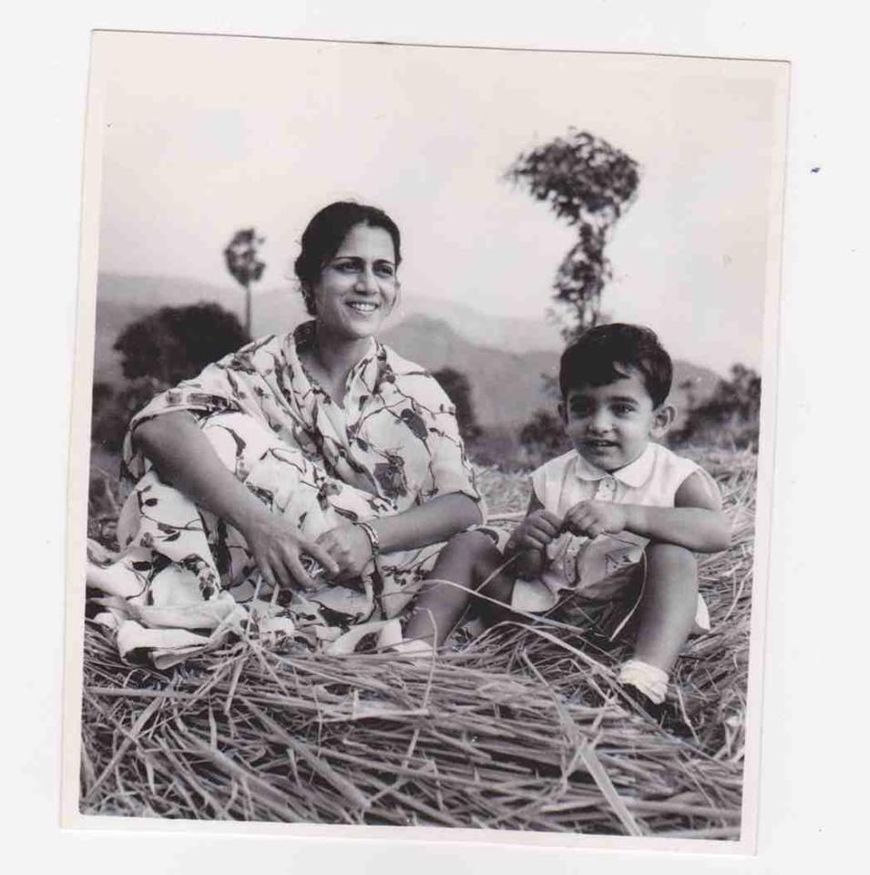 आमिर खानने शेअर केलेला आईसोबतचा फोटो