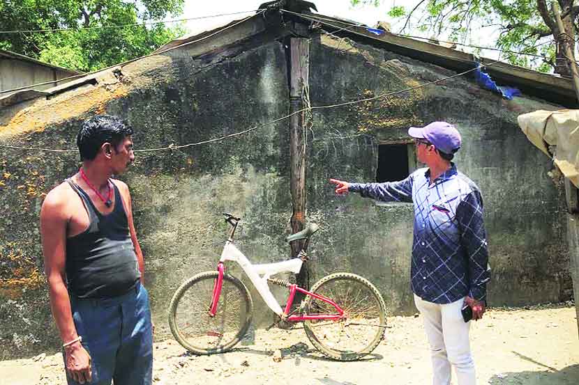 नगर परिषदेच्या सफाई कामगारांचे जीव मुठीत धरून वास्तव्य