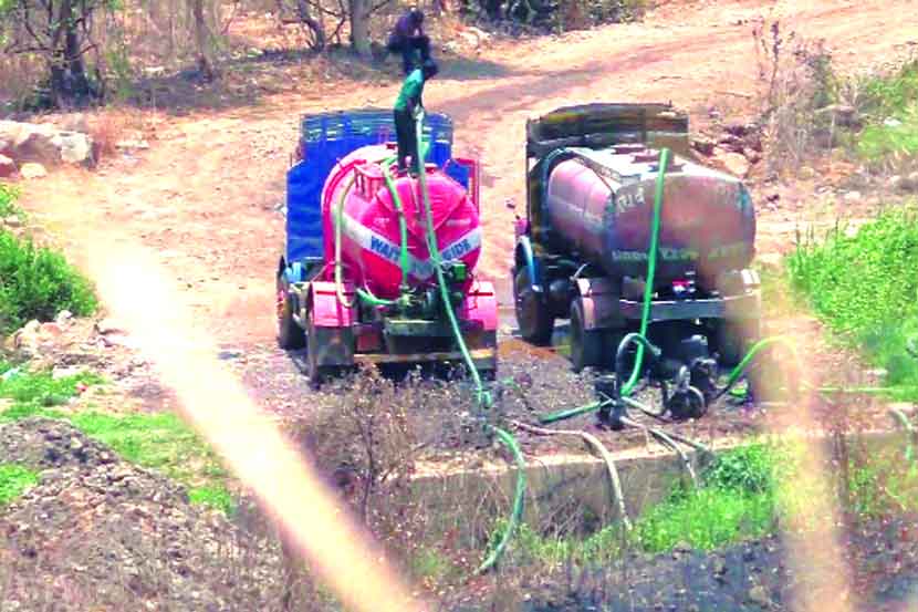 तळ गाठलेल्या धरणातूनही पाणीचोरी