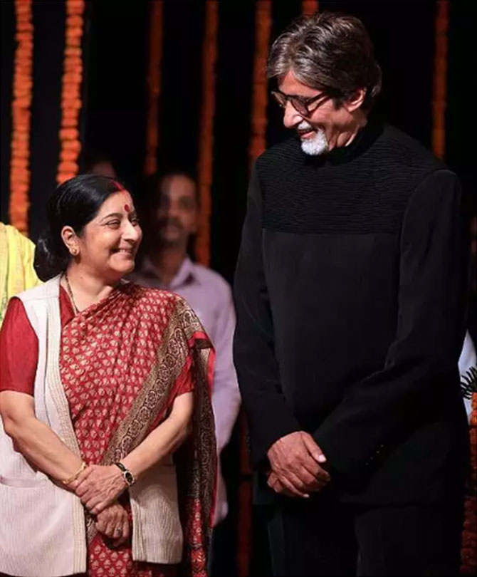 सुषमा स्वराज बॉलिवूडचा लोकप्रिय अभिनेता अमिताभ बच्चनसोबत
