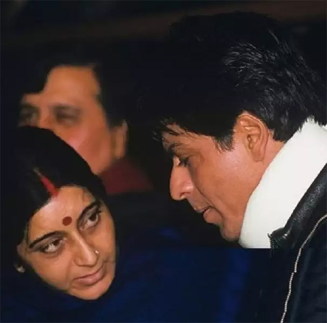 अभिनेता शाहरुख खान आणि सुषमा स्वराज
