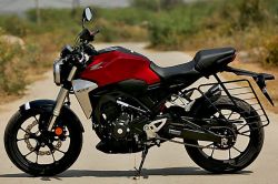 Honda CB300R च्या किंमतीत बदल, पहिल्या तीन महिन्यांतच झाली होती ‘सोल्ड आउट’