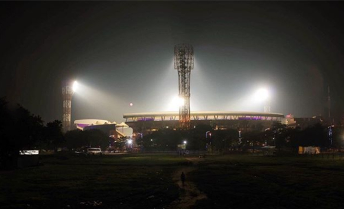 कोलकात्याच्या ईडन गार्डन्सवर आजपासून ऐतिहासिक दिवस-रात्र कसोटी सामन्याला सुरुवात होणार आहे